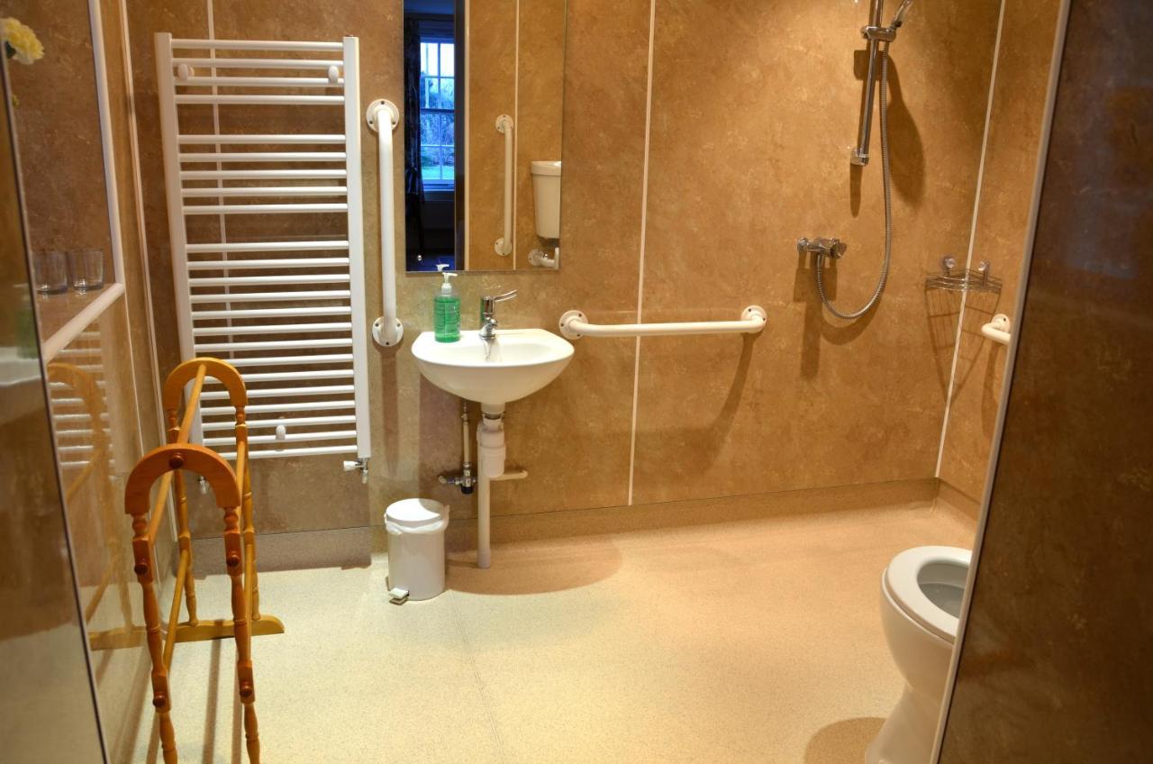Bridge Farmhouse - Eight Ensuite Bedrooms 솔즈베리 외부 사진