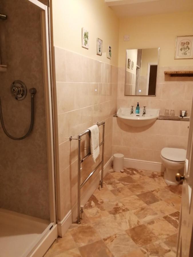Bridge Farmhouse - Eight Ensuite Bedrooms 솔즈베리 외부 사진